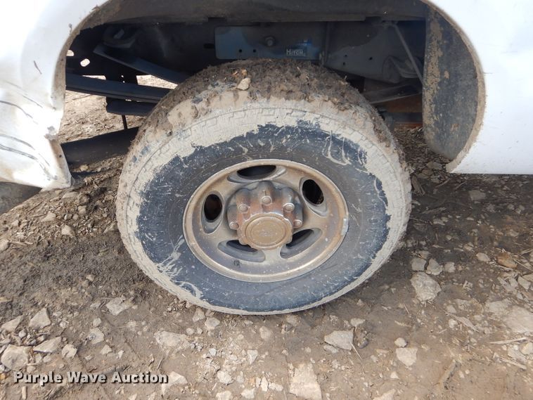 image for item DJ3461 2004 Ford F250 Super Duty  Crew Cab pickup truck