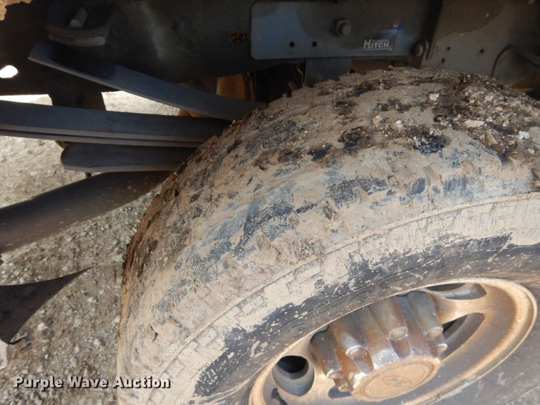 image for item DJ3461 2004 Ford F250 Super Duty  Crew Cab pickup truck