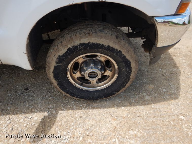 image for item DJ3461 2004 Ford F250 Super Duty  Crew Cab pickup truck