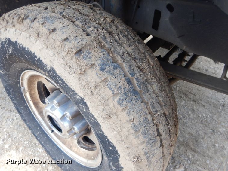 image for item DJ3461 2004 Ford F250 Super Duty  Crew Cab pickup truck