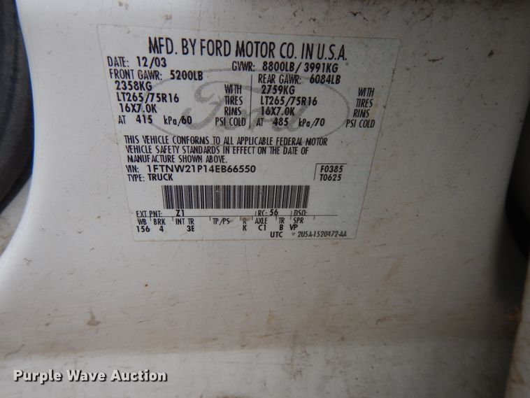 image for item DJ3461 2004 Ford F250 Super Duty  Crew Cab pickup truck