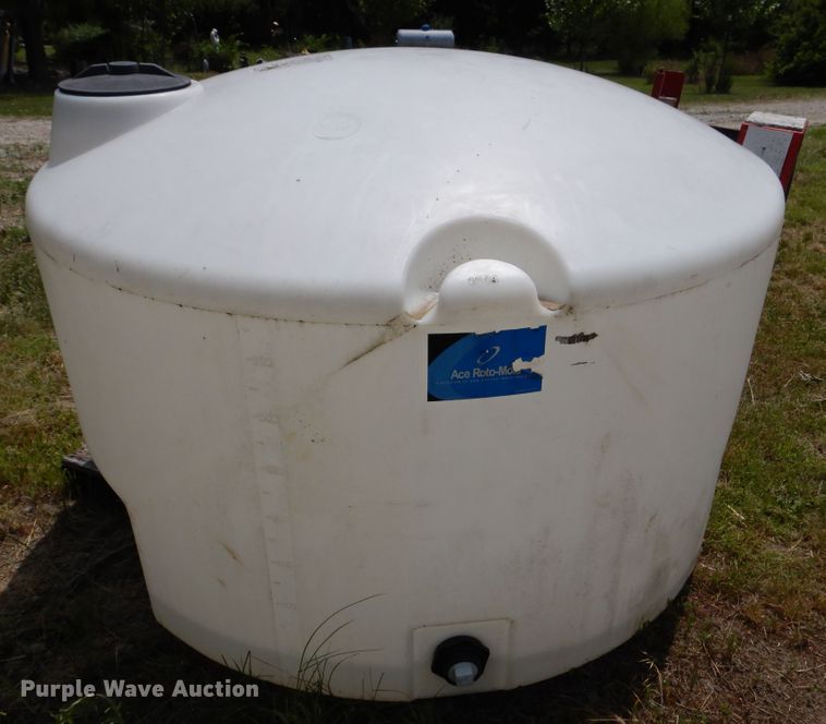 image for item EK9240 450 gallon poly water tank