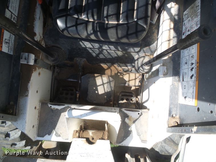 image for item EL9178 Bobcat 642B  skid steer loader