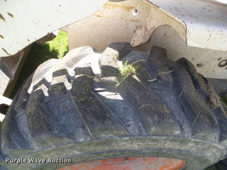 image for item EL9178 Bobcat 642B  skid steer loader