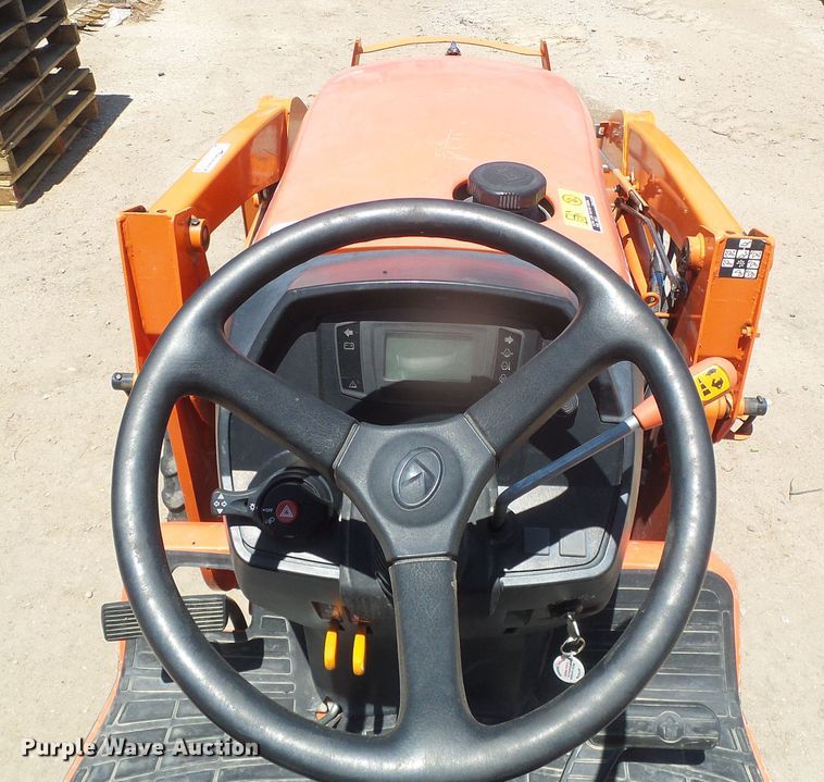 image for item EL9182 Kubota B2650  MFWD tractor