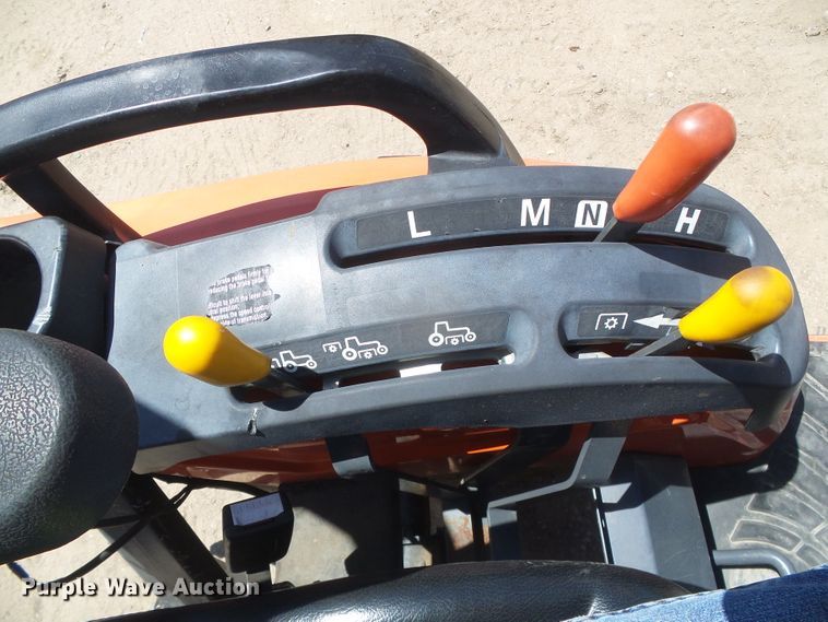 image for item EL9182 Kubota B2650  MFWD tractor