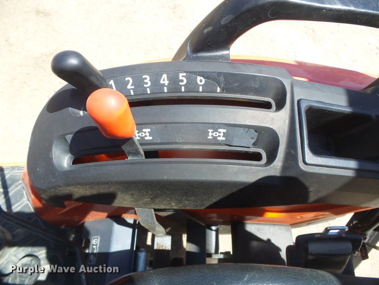 image for item EL9182 Kubota B2650  MFWD tractor