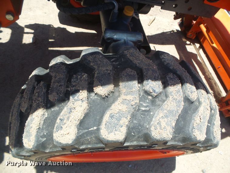 image for item EL9182 Kubota B2650  MFWD tractor