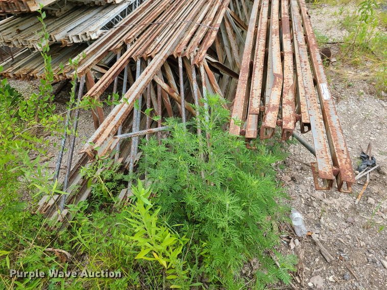 image for item EL9913 (16) steel trusses