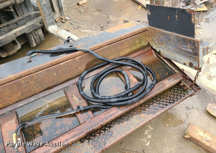 image for item FX9531 Tommy Gate 60 end gate lift