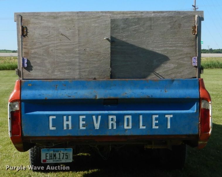 image for item GA9114 1972 Chevrolet C20  dump bed pickup truck