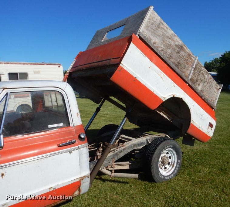 image for item GA9114 1972 Chevrolet C20  dump bed pickup truck