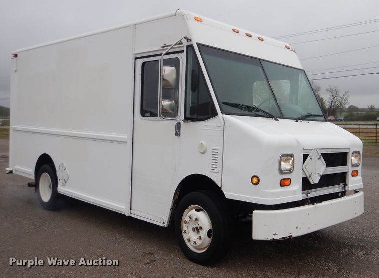 image for item GF9137 2006 Freightliner MT45 delivery truck