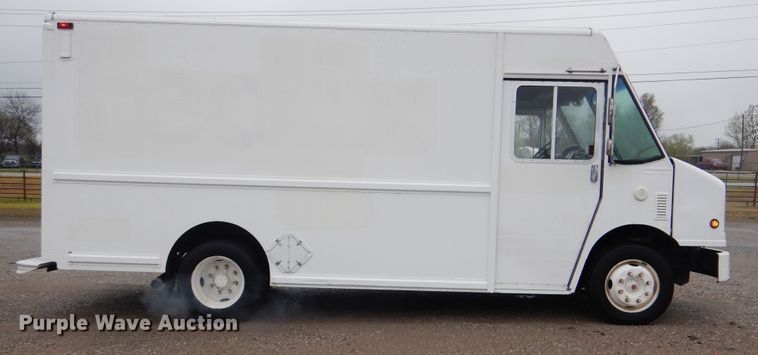 image for item GF9137 2006 Freightliner MT45 delivery truck