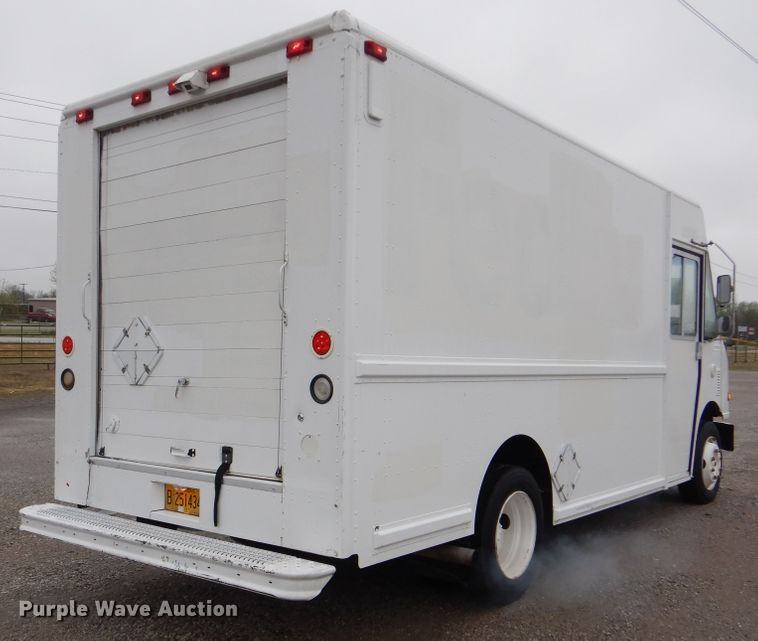 image for item GF9137 2006 Freightliner MT45 delivery truck