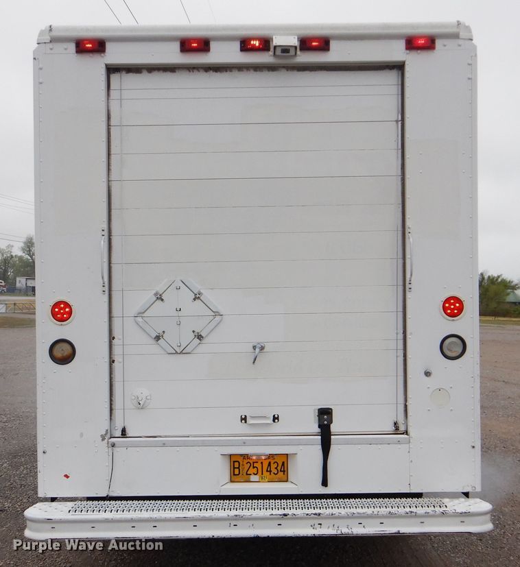 image for item GF9137 2006 Freightliner MT45 delivery truck