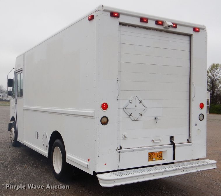 image for item GF9137 2006 Freightliner MT45 delivery truck