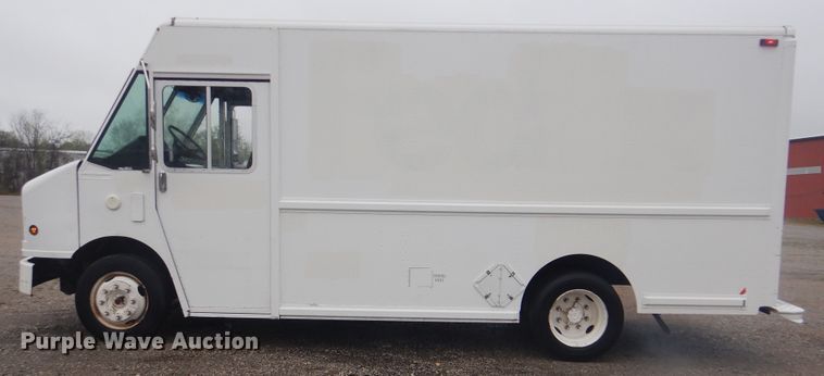 image for item GF9137 2006 Freightliner MT45 delivery truck