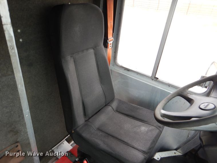 image for item GF9137 2006 Freightliner MT45 delivery truck