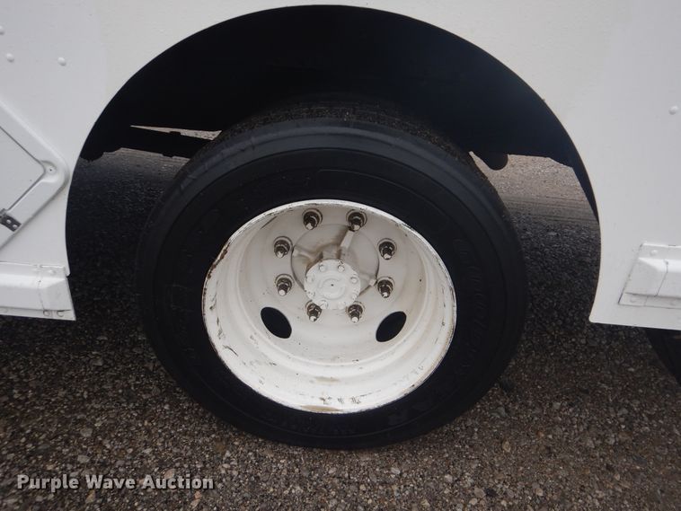 image for item GF9137 2006 Freightliner MT45 delivery truck