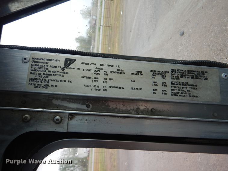 image for item GF9137 2006 Freightliner MT45 delivery truck