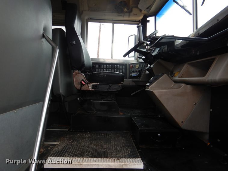 image for item GF9149 2005 Freightliner FS65 school bus