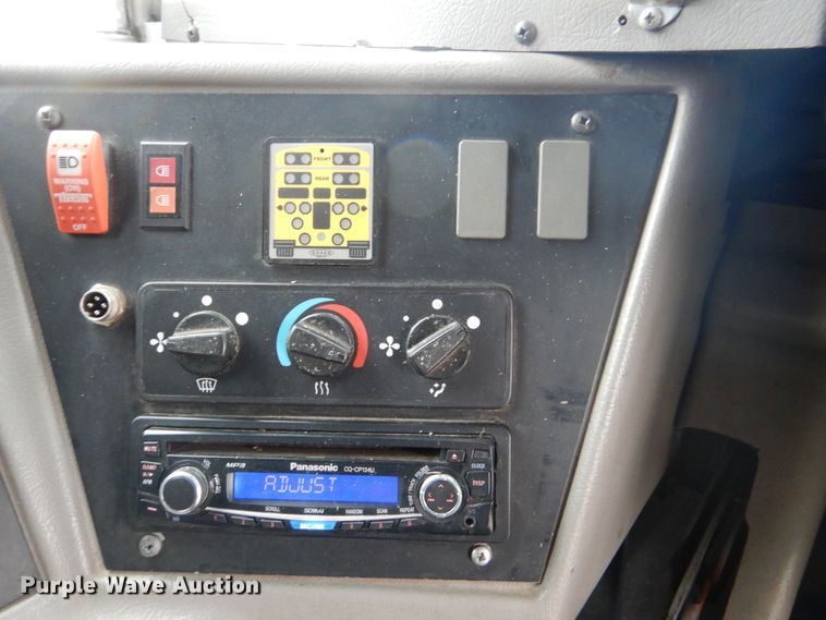 image for item GF9149 2005 Freightliner FS65 school bus