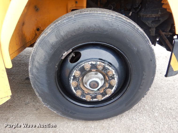 image for item GF9149 2005 Freightliner FS65 school bus