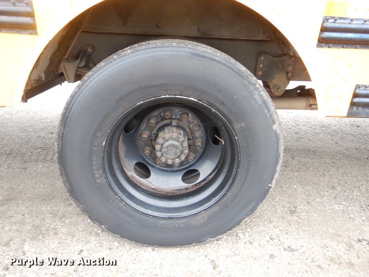 image for item GF9149 2005 Freightliner FS65 school bus