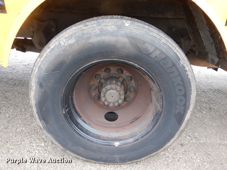 image for item GF9149 2005 Freightliner FS65 school bus