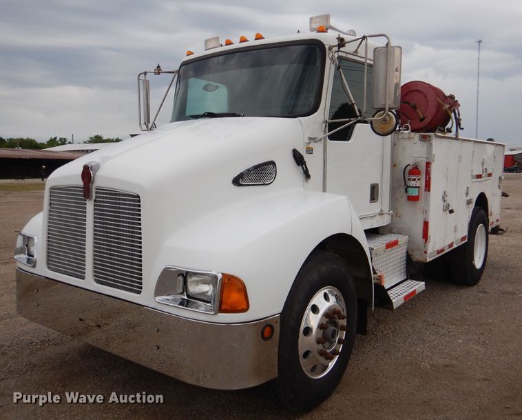 image for item GM9064 2001 Kenworth T300  service truck