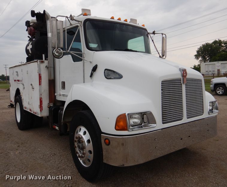 image for item GM9064 2001 Kenworth T300  service truck