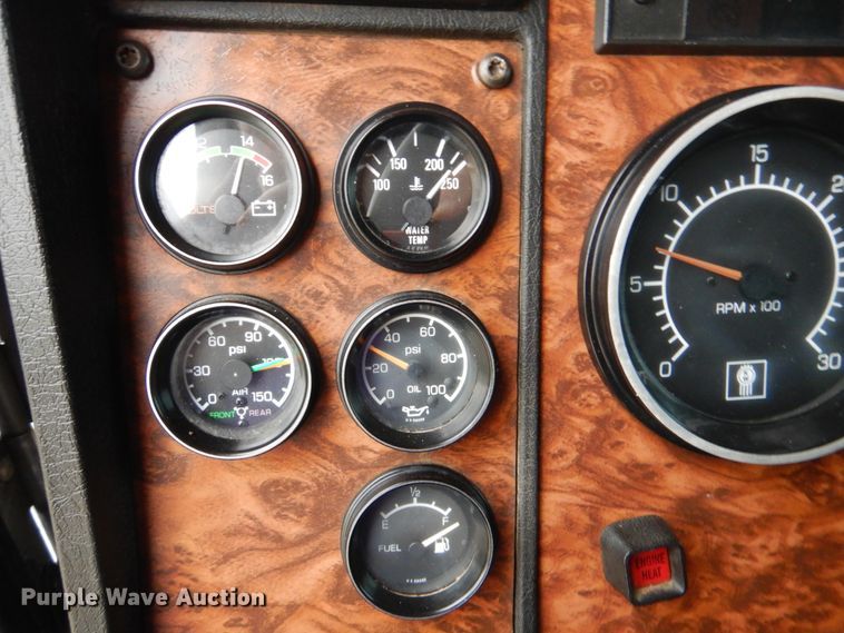 image for item GM9064 2001 Kenworth T300  service truck