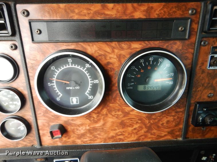 image for item GM9064 2001 Kenworth T300  service truck