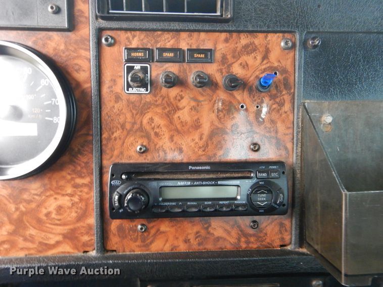 image for item GM9064 2001 Kenworth T300  service truck