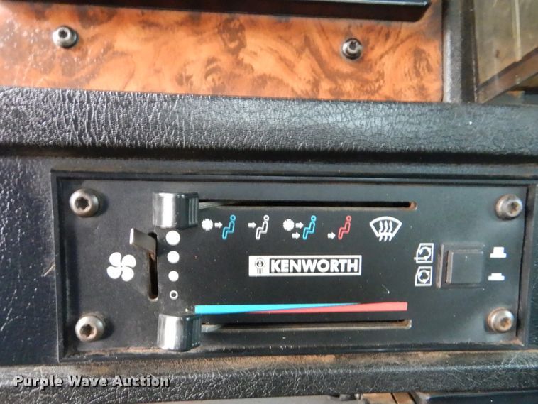 image for item GM9064 2001 Kenworth T300  service truck