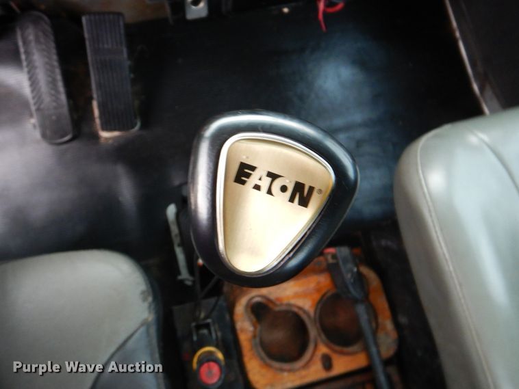 image for item GM9064 2001 Kenworth T300  service truck