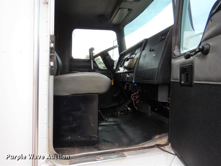 image for item GM9064 2001 Kenworth T300  service truck