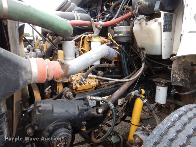 image for item GM9064 2001 Kenworth T300  service truck