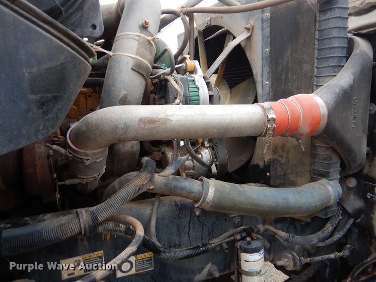 image for item GM9064 2001 Kenworth T300  service truck