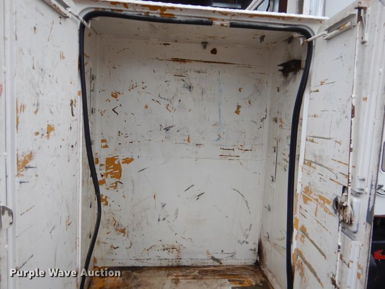 image for item GM9064 2001 Kenworth T300  service truck