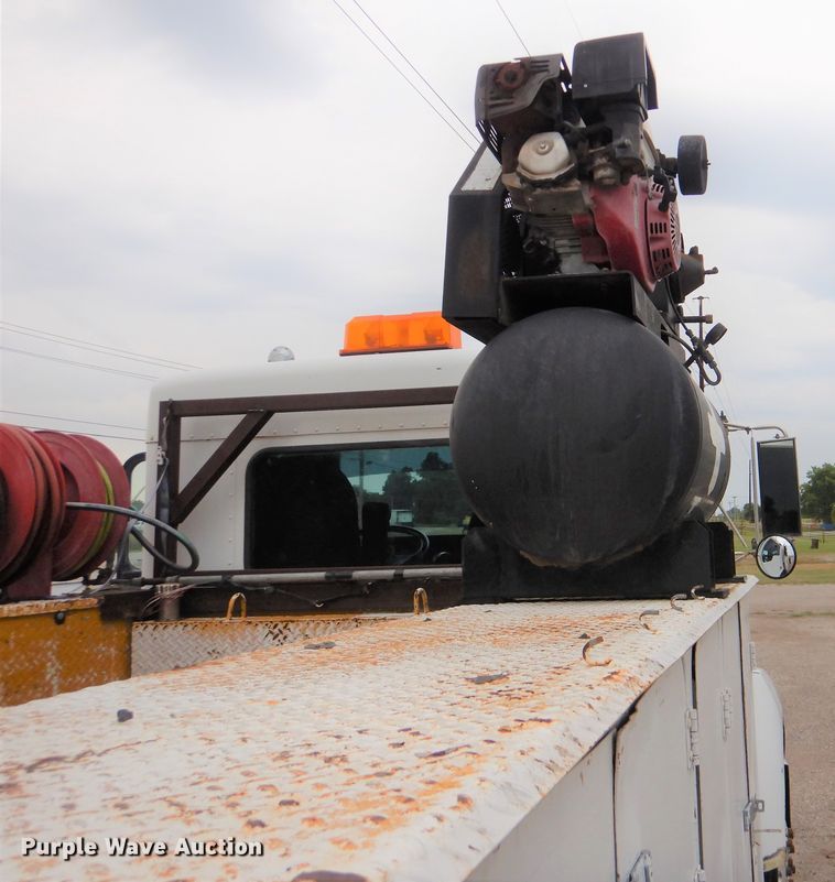 image for item GM9064 2001 Kenworth T300  service truck