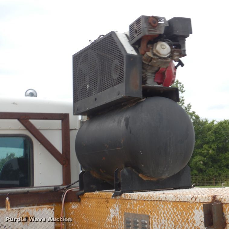 image for item GM9064 2001 Kenworth T300  service truck