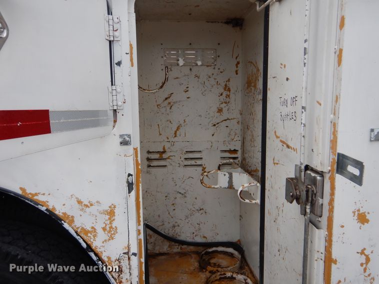 image for item GM9064 2001 Kenworth T300  service truck