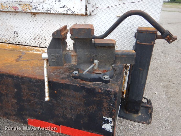 image for item GM9064 2001 Kenworth T300  service truck