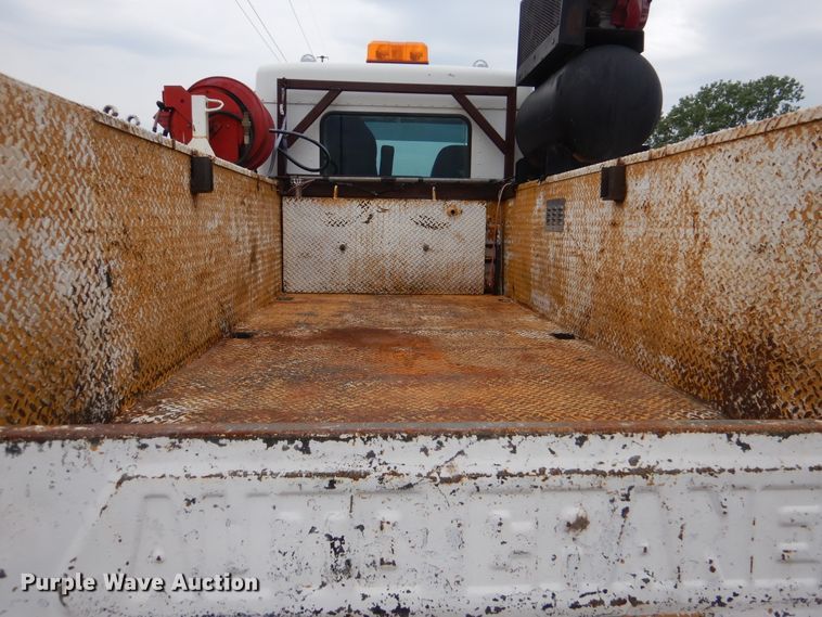 image for item GM9064 2001 Kenworth T300  service truck