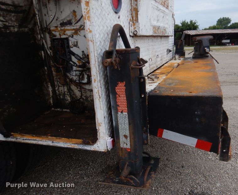 image for item GM9064 2001 Kenworth T300  service truck