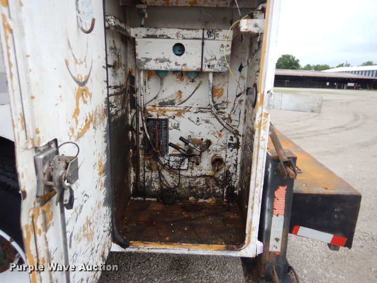 image for item GM9064 2001 Kenworth T300  service truck