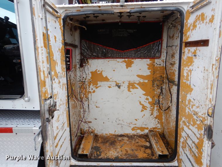 image for item GM9064 2001 Kenworth T300  service truck