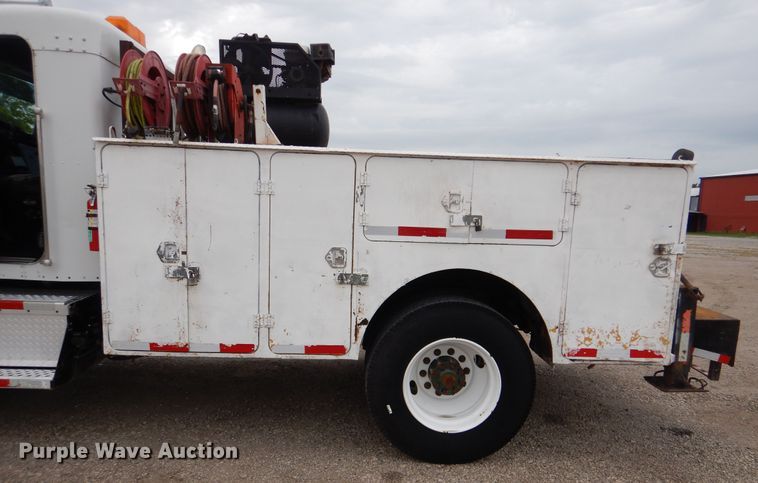 image for item GM9064 2001 Kenworth T300  service truck